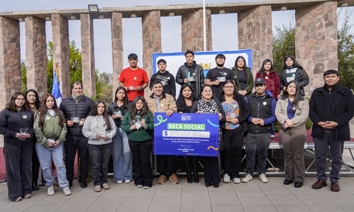 entrega-de-becas-educacion-superior-1